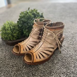 Adorable corral Sanford